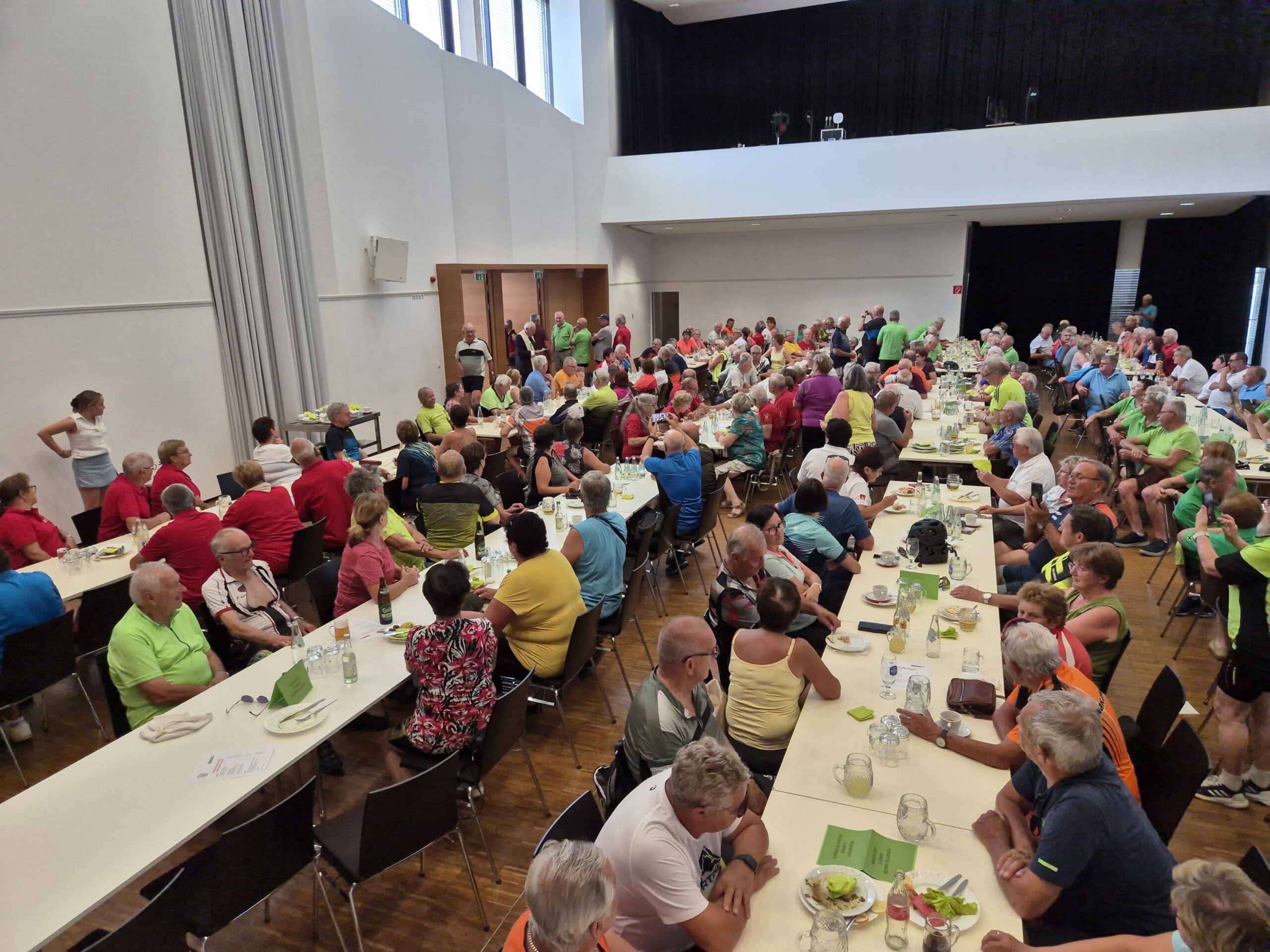Rund 400 Radlerinnen und Radler nahmen an der Radsternfahrt des Steirischen Seniorenbundes teil.