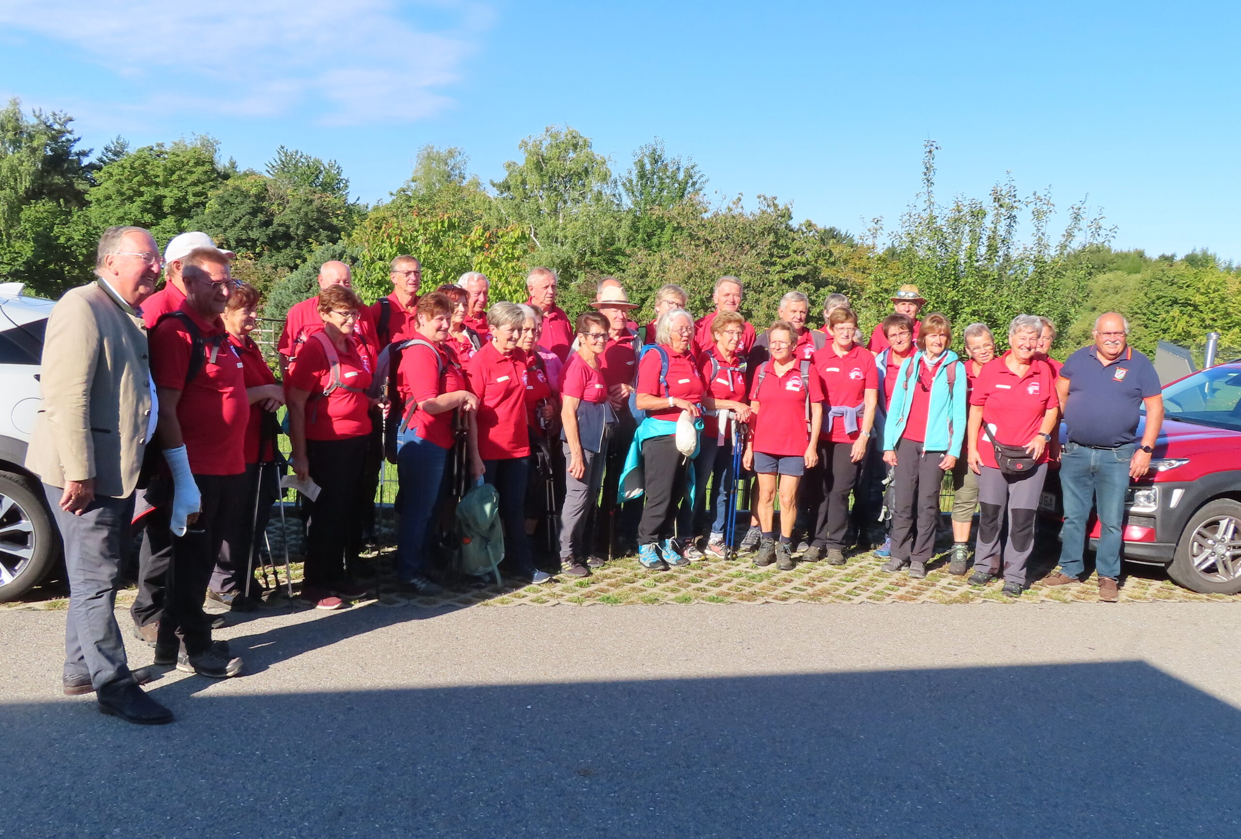 Die OG Hofstätten an der Raab rief zum Bezirkswandertag des Steirischen Seniorenbundes und 320 Wanderer folgten dem Ruf. Die OG Hofstätten an der Raab rief zum Bezirkswandertag des Steirischen Seniorenbundes und 320 Wanderer folgten dem Ruf.