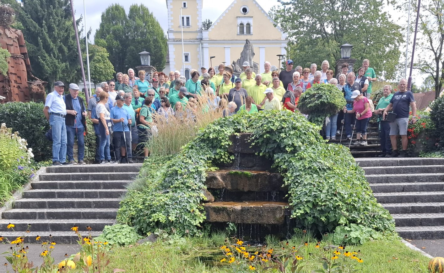 Die Wanderung des Steirischen Seniorenbundes fand entlang des Sonnengesangsweges statt. Die Wanderung des Steirischen Seniorenbundes fand entlang des Sonnengesangsweges statt.