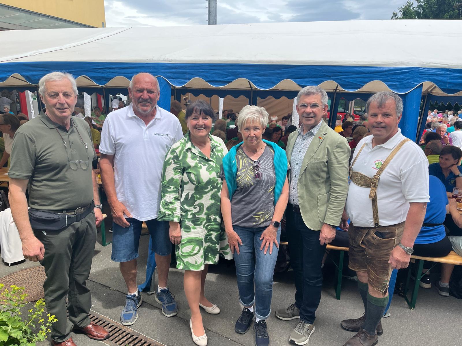 Gaben sich die Ehre: BO Dr. Othmar Sorger, LH-Stv. Manuela Khom, LAbg. Franz Fartek, Bgm. Helmut Ofner mit 2 Wanderern Gaben sich die Ehre: BO Dr. Othmar Sorger, LH-Stv. Manuela Khom, LAbg. Franz Fartek, Bgm. Helmut Ofner mit 2 Wanderern