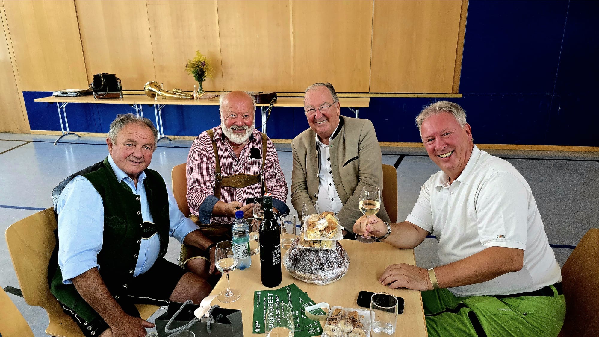 LO BR Ernest Schwindsackl mit den Veranstaltern des Bezirkswandertages in Obdach LAbg. a.D. Peter  Rieser, Kurt Rieger und Stadtgruppenobmann (Judenburg) Friedwald Schaffer. LO BR Ernest Schwindsackl mit den Veranstaltern des Bezirkswandertages in Obdach LAbg. a.D. Peter  Rieser, Kurt Rieger und Stadtgruppenobmann (Judenburg) Friedwald Schaffer.
